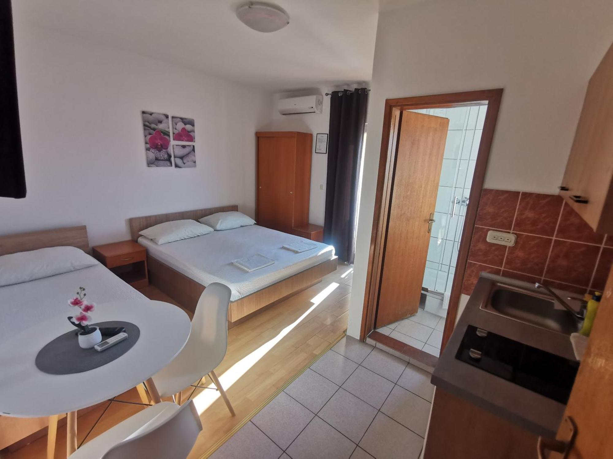 Apartmani Lezenic M 네움 외부 사진
