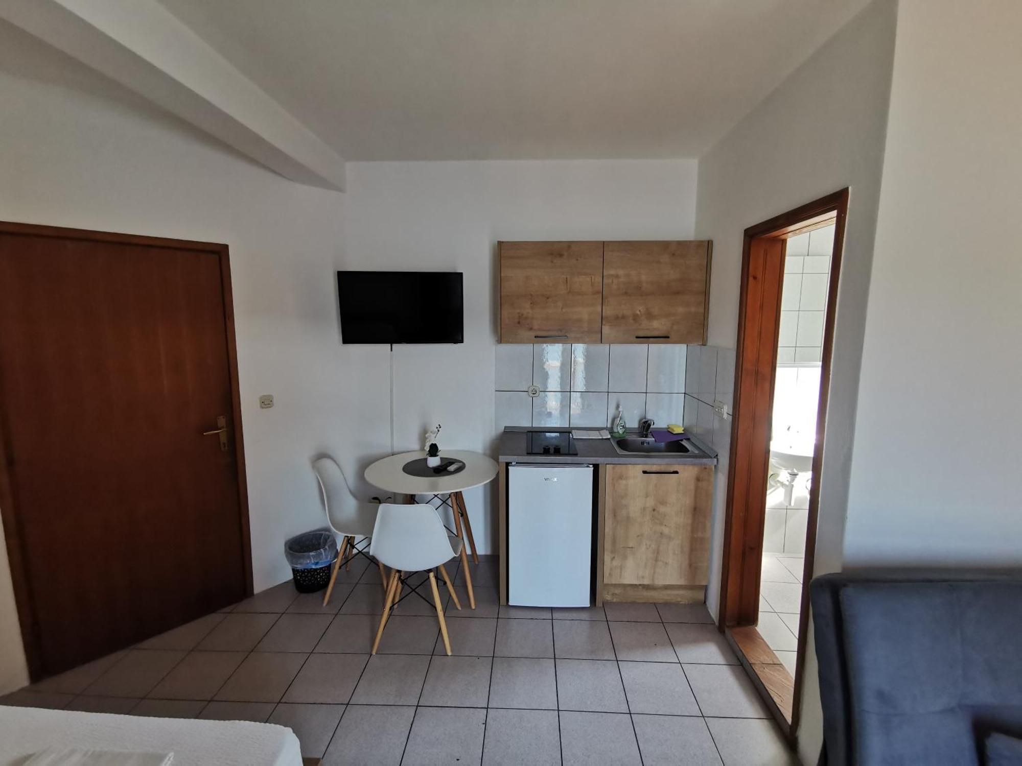Apartmani Lezenic M 네움 외부 사진